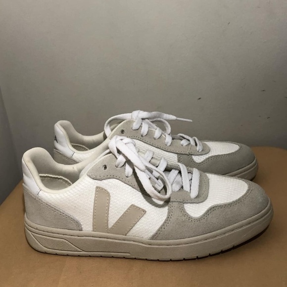 Veja V-10 Women’s Sneakers - Picture 3 of 9